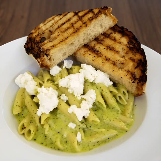 Penne Pesto.
