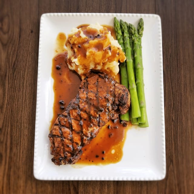 STEAK PLATE.